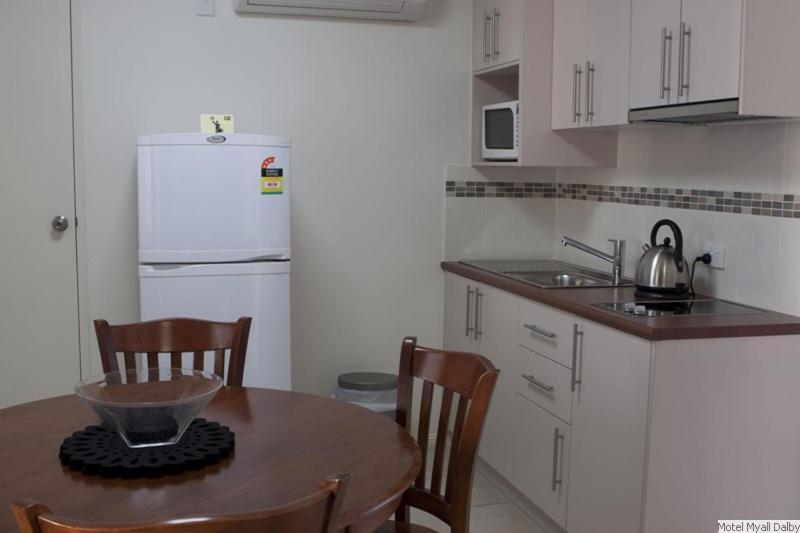 Motel Myall Dalby Bagian luar foto