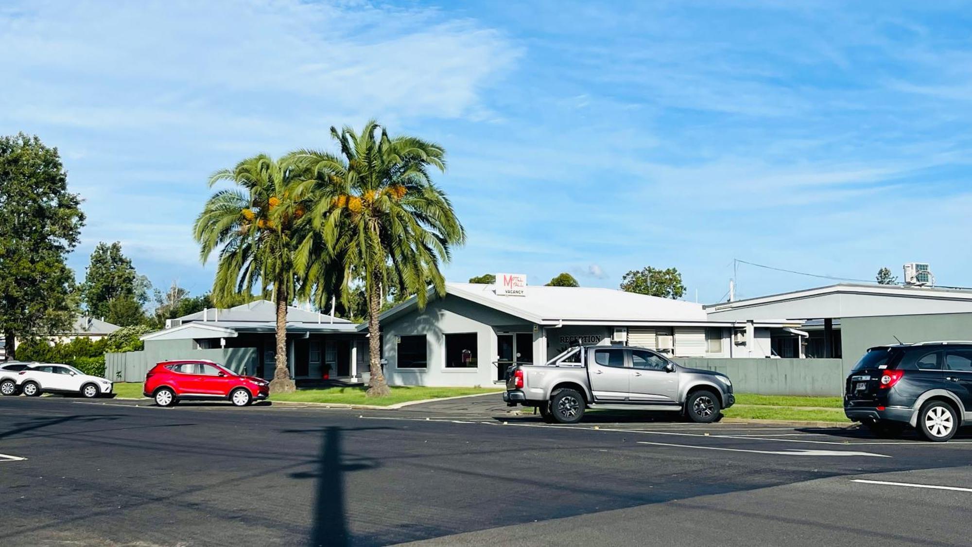 Motel Myall Dalby Bagian luar foto