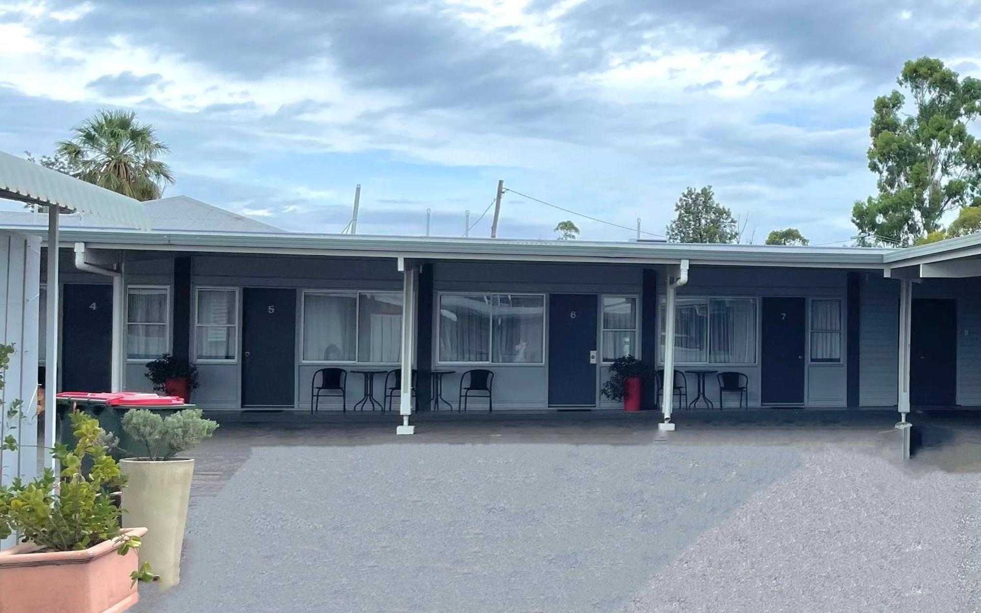 Motel Myall Dalby Bagian luar foto