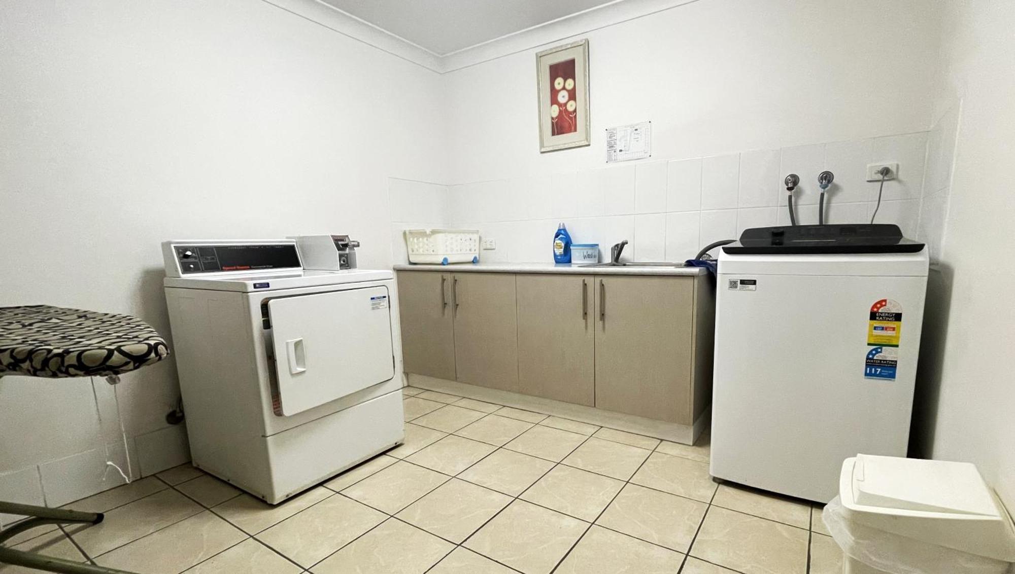 Motel Myall Dalby Bagian luar foto