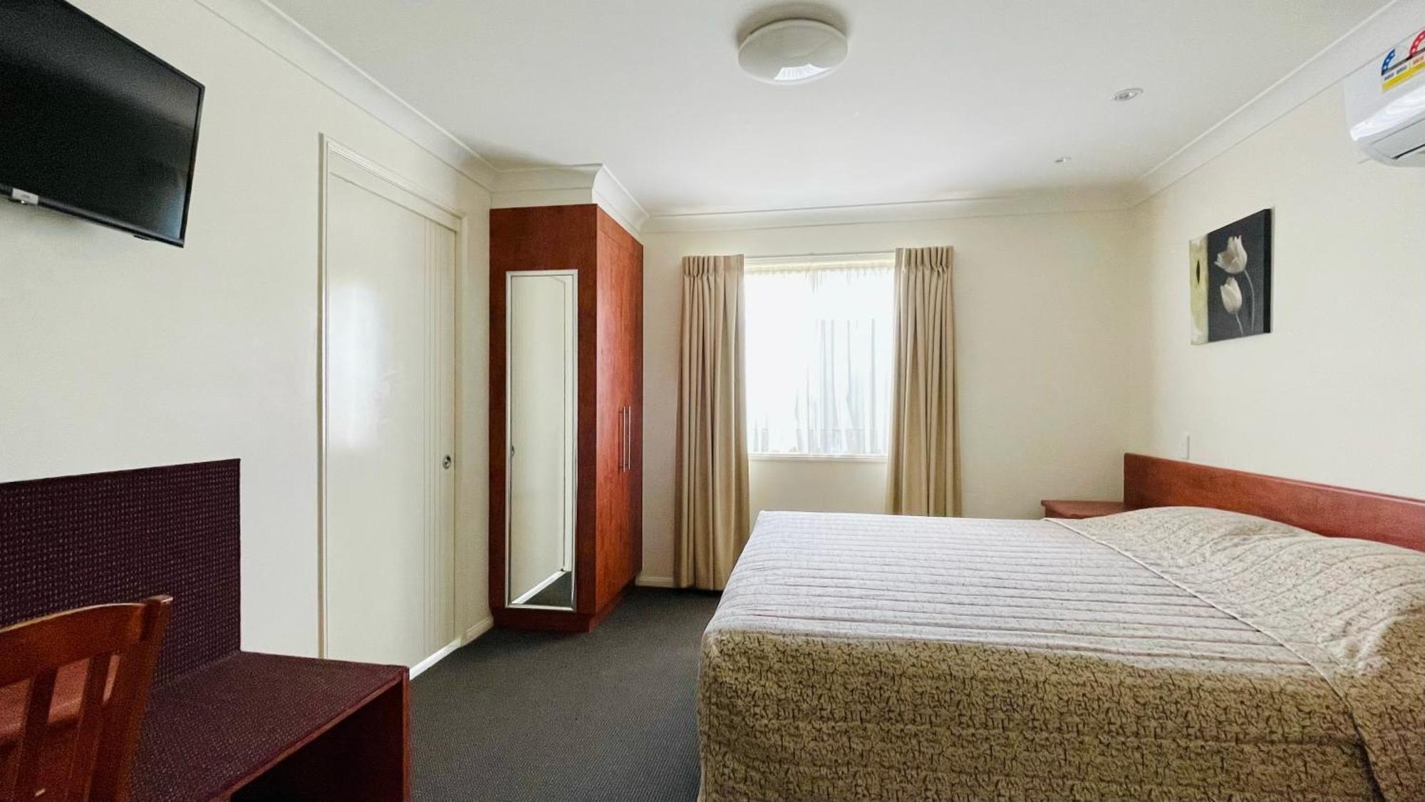 Motel Myall Dalby Bagian luar foto