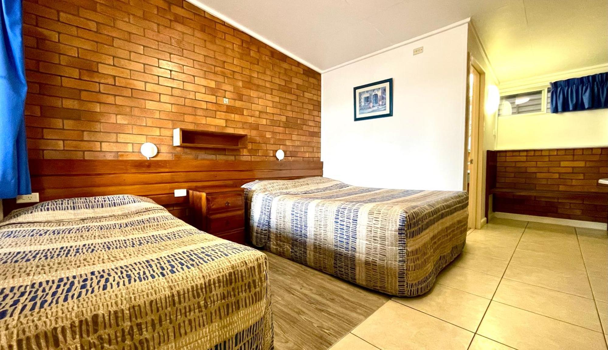 Motel Myall Dalby Bagian luar foto