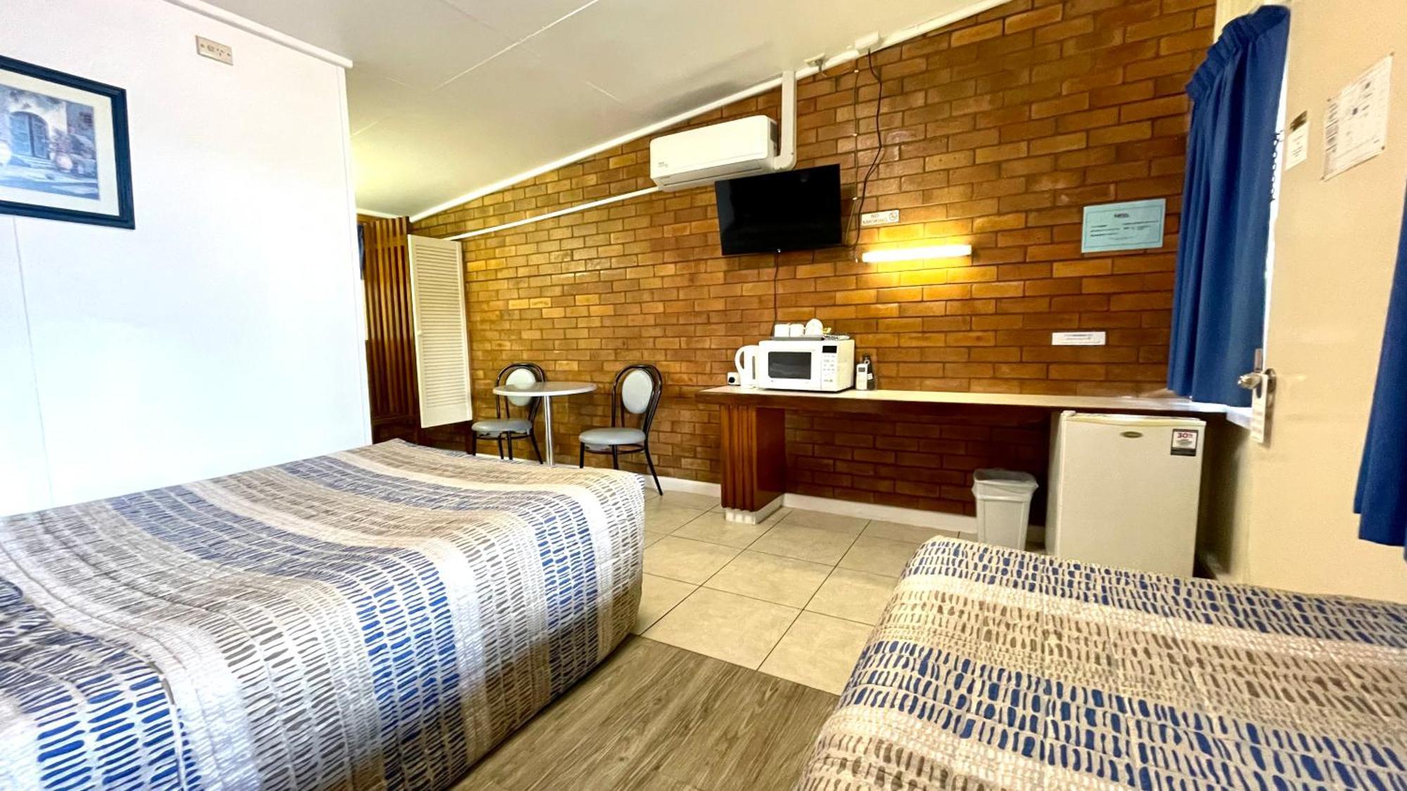 Motel Myall Dalby Bagian luar foto